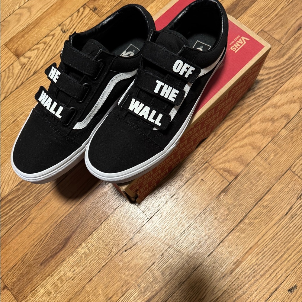 Men’s size 21 Vans in Black
Off The Wall edition